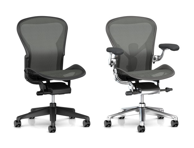 Chairs with armrests or without them
